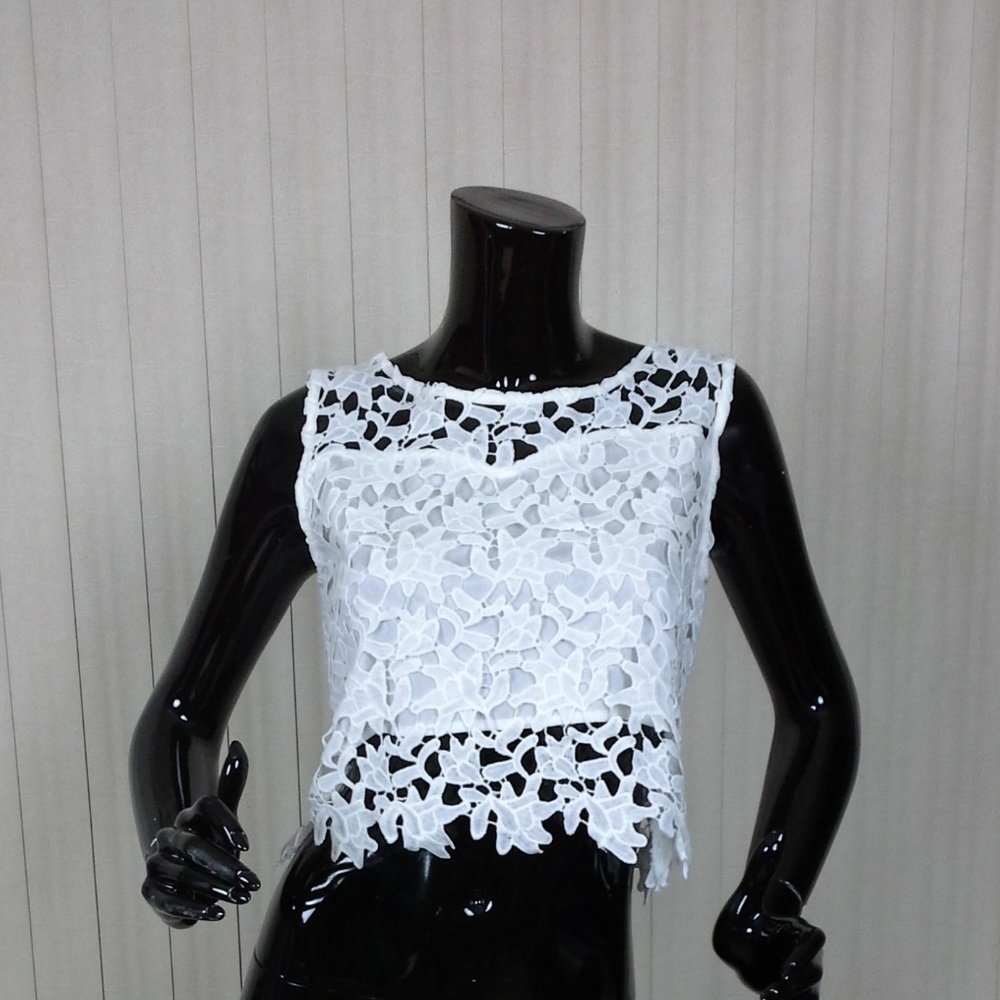 Sleeveless Cropped Crochet Top